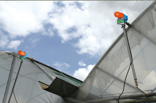 The treatment method of the oil from the shaft of the roller shutter in the greenhouse